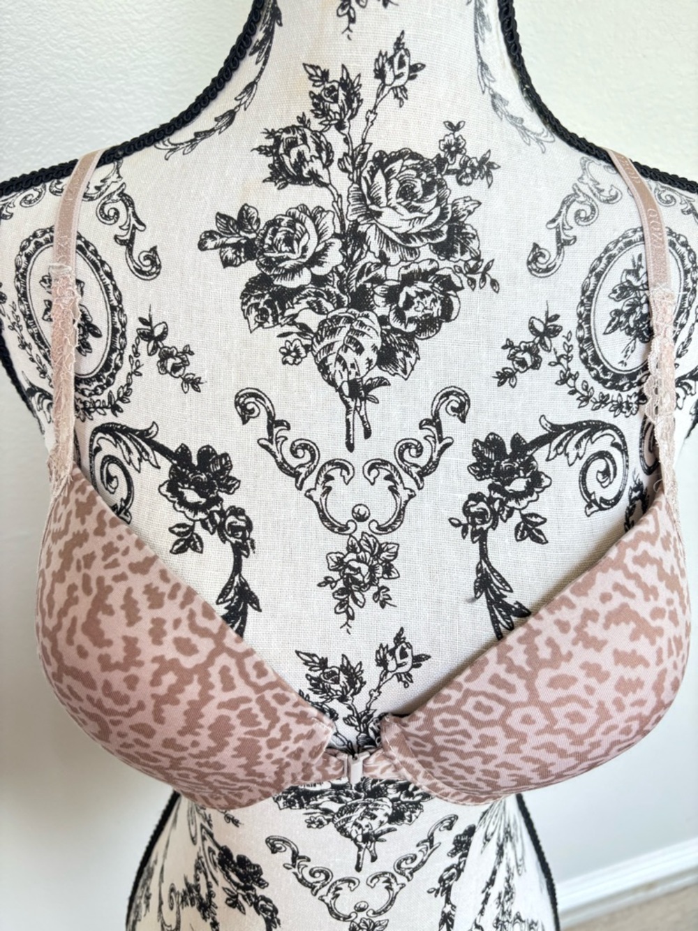 Izod Leopard Print Lace Trim Bra in Taupe 36B Underwire EUC - Picture 11 of 13
